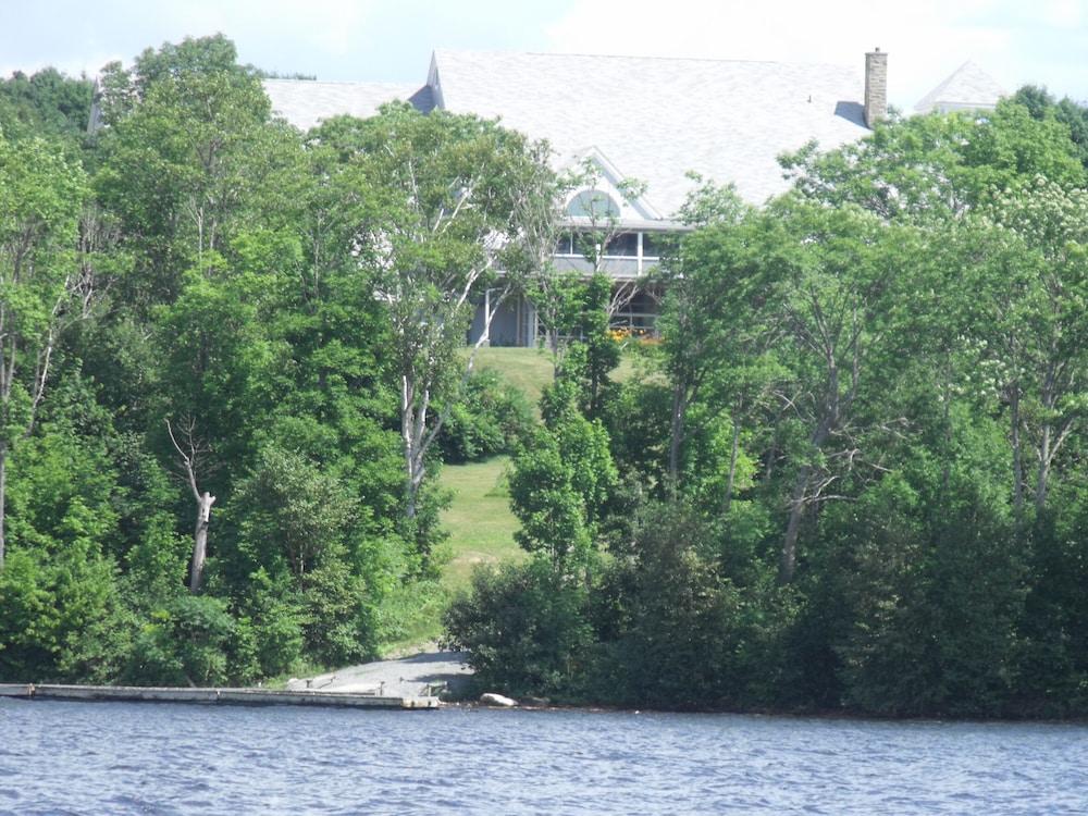 Riverside Resort And Conference Centre French Village Esterno foto