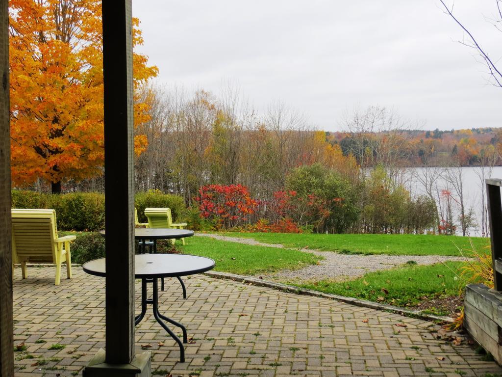 Riverside Resort And Conference Centre French Village Esterno foto